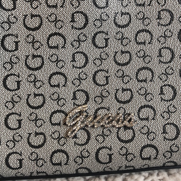 Guess crossbody purse, NWOT - Picture 5 of 9